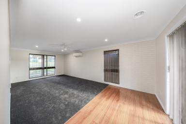 House For Sale - NSW - Tumut - 2720 - Large Living! (Image 2)