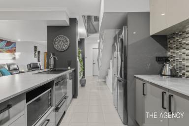 Townhouse For Sale - WA - Dudley Park - 6210 - Modern comfort, stylish upgrades, and a coastal lifestyle to enjoy  (Image 2)