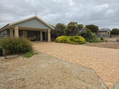 House For Sale - WA - Hopetoun - 6348 - Everything you have been looking for! (Image 2)