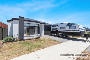 House For Sale - WA - Baldivis - 6171 - MODERN FAMILY LIVING IN THE HEART OF BALDIVIS  (Image 2)