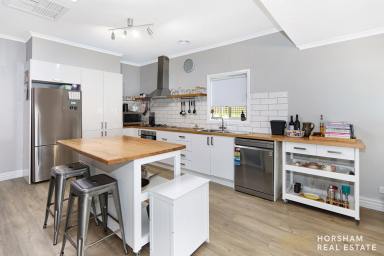 House For Lease - VIC - Horsham - 3400 - Stylish Family Home in Horsham (Image 2)