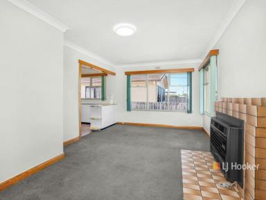 House Leased - TAS - Devonport - 7310 - Perfectly Positioned  (Image 2)
