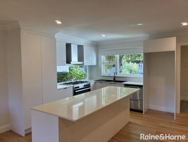House For Lease - NSW - Bowral - 2576 - Beautifully Renovated & Decorated Classic 1950's Cottage in Bowral  (Image 2)
