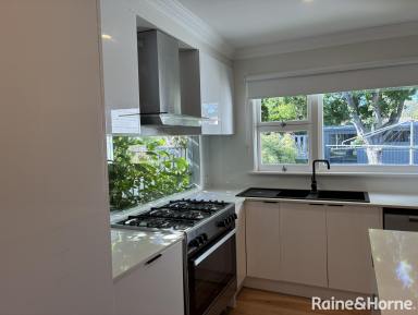 House For Lease - NSW - Bowral - 2576 - Beautifully Renovated & Decorated Classic 1950's Cottage in Bowral  (Image 2)