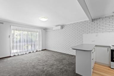 House For Sale - VIC - Flora Hill - 3550 - Easy Living Close to Everything (Image 2)