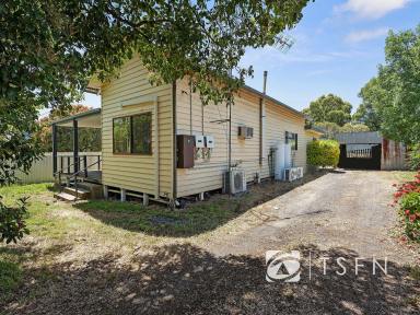 House For Sale - VIC - Kennington - 3550 - Original home brimming with endless potential (Image 2)