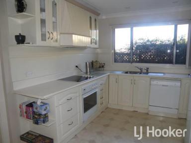 House For Lease - NSW - Inverell - 2360 - Family Home with Multiple Living Spaces (Image 2)