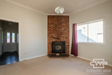 House For Lease - NSW - Glen Innes - 2370 - COMFORTABLE FAMILY HOME  (Image 2)