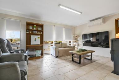 House For Sale - NSW - Buronga - 2739 - Three Residences with Endless Possibilities (Image 2)