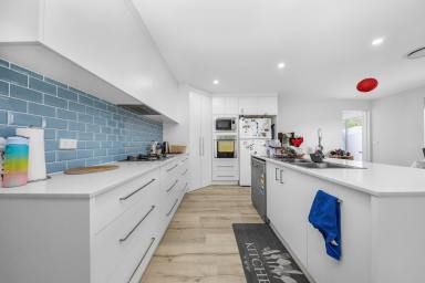 Villa For Sale - NSW - Tumut - 2720 - Modern Living close to CBD!  (Image 2)