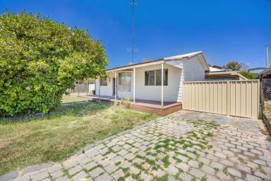 House For Sale - WA - Eaton - 6232 - Original Character Home on a Perfect 421m² Block (Image 2)