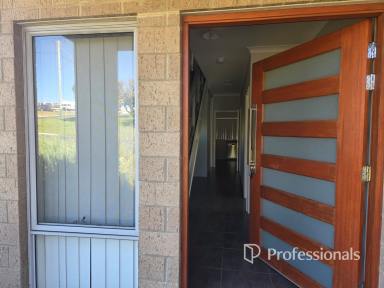 House For Lease - WA - Bunbury - 6230 - Family living close to beach and city (Image 2)