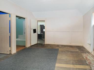 House For Sale - VIC - Bairnsdale - 3875 - DOWNTOWN COTTAGE LOOKING FOR LOVE  (Image 2)