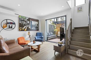 Townhouse For Sale - VIC - Frankston - 3199 - Cutting-Edge, Contemporary Townhouse in Prime Beachside Pocket (Image 2)