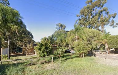 Acreage/Semi-rural For Lease - WA - Wanneroo - 6065 - 3-4 Bed / 1 Bath Country Home  (Image 2)