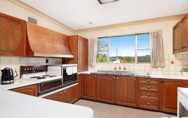 House For Lease - NSW - Lugarno - 2210 - Water frontage 3 level Family home All rooms with water view (Image 2)