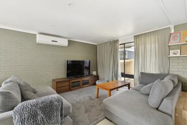 Unit For Sale - VIC - Seymour - 3660 - Stylish, Fully Renovated Unit with Spacious Yard  (Image 2)