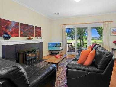 House For Sale - VIC - Bairnsdale - 3875 - TOP LOCATION WITH NORTHERLY VIEWS  (Image 2)