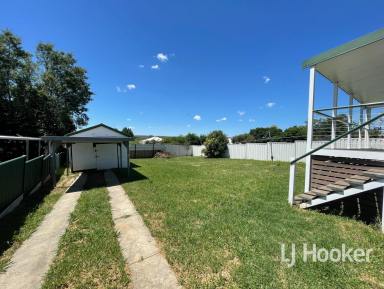 House For Lease - NSW - Inverell - 2360 - Comfortable 3 bedroom family home (Image 2)