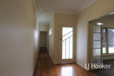 House For Lease - NSW - Inverell - 2360 - Comfortable 3 bedroom family home  (Image 2)