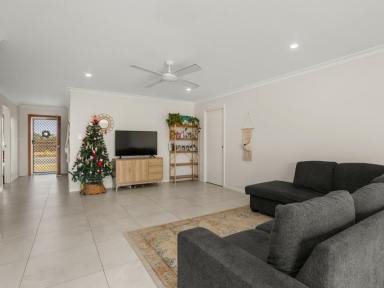 House For Sale - NSW - Old Bar - 2430 - DUAL OCCUPANCY - STRONG INVESTMENT RETURN  (Image 2)