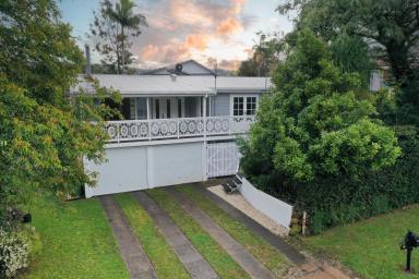 House For Lease - QLD - Nambour - 4560 - Dual Living- High-Set Home with Multiple Living Areas (Image 2)