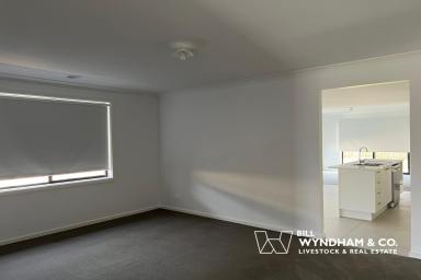 House For Lease - VIC - Lucknow - 3875 - CHARMING HOME IN SOUGHT AFTER LOCATION  (Image 2)