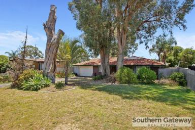 House For Sale - WA - Parmelia - 6167 - QUIET, COMFORTABLE AND A GENEROUS BLOCK (Image 2)