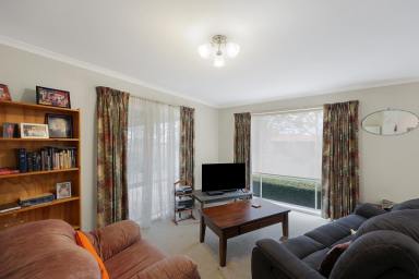 House For Sale - VIC - Hamilton - 3300 - Low maintenance brick home (Image 2)