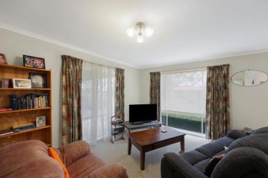 House Sold - VIC - Hamilton - 3300 - Low maintenance brick home  (Image 2)