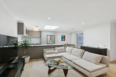 House For Sale - WA - Scarborough - 6019 - Stylish, Renovated Home in the Heart of Scarborough - For Sale by Owner  (Image 2)