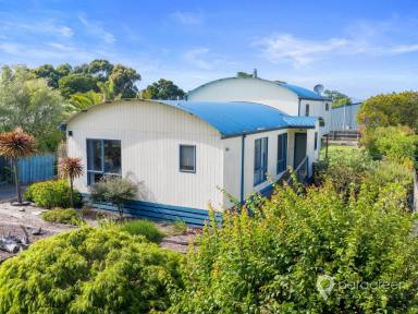 House For Sale - VIC - Port Welshpool - 3965 - LARGE TRI-LEVEL HOME IN PORT  (Image 2)