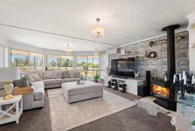 House Auction - NSW - Roslyn - 2580 - Peaceful Country Living with Modern Comforts (Image 2)