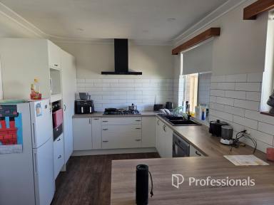 House For Lease - WA - South Bunbury - 6230 - Peaceful 3BR Home with Spacious Rooms, Workshop & Natural Green Setting. (Image 2)