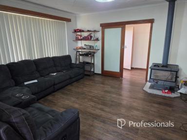 House For Lease - WA - South Bunbury - 6230 - Peaceful 3BR Home with Spacious Rooms, Workshop & Natural Green Setting. (Image 2)