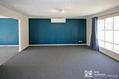 House For Lease - VIC - Berwick - 3806 - Perfectly Situated Family Home  (Image 2)