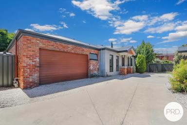 House For Sale - VIC - Wodonga - 3690 - LOW-MAINTENANCE LIVING IN A PRIME CENTRAL LOCATION (Image 2)
