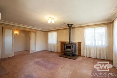 House For Lease - NSW - Glen Innes - 2370 - Brick Home on double block ready for Rent!  (Image 2)