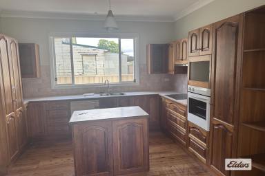 House For Lease - NSW - Taree - 2430 - Large 4 bedroom home  (Image 2)