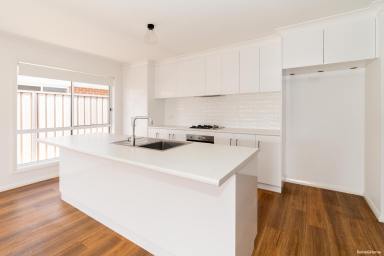 House For Lease - NSW - Boorooma - 2650 - LOW MAINTENANCE LIVING IN A SOUGHT AFTER LOCATION  (Image 2)