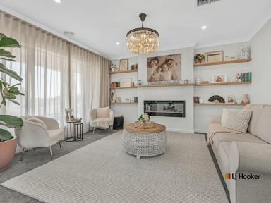 House For Sale - NSW - Moama - 2731 - An Exceptional Statement of Space, Style & Sophistication  (Image 2)