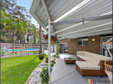 House For Sale - NSW - Sunshine Bay - 2536 - Quiet Cul-de-Sac Living with Pool & Parking for Boat/Caravan ! (Image 2)