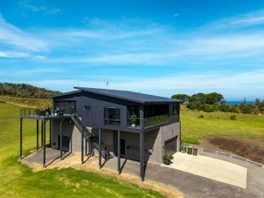 House For Sale - NSW - Bermagui - 2546 - COASTAL ELEGANCE  (Image 2)