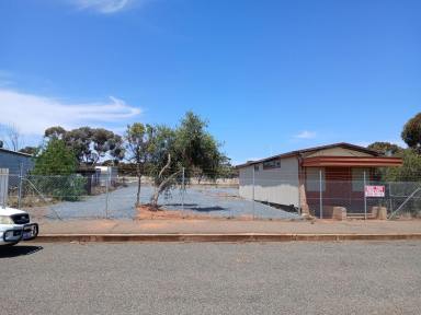 Residential Block For Sale - WA - Norseman - 6443 - Fully fenced yard for Sale  (Image 2)