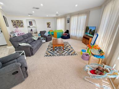 House For Sale - NSW - Leeton - 2705 - FAMILY HOME WITH LOCATION  (Image 2)