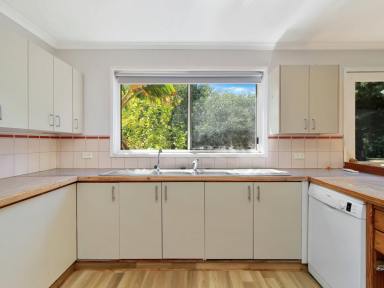 House For Sale - VIC - Nicholson - 3882 - PEACEFUL ACREAGE LIVING ON 6 PRIVATE ACRES  (Image 2)