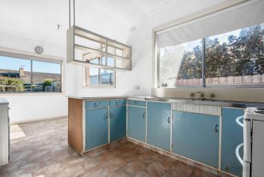 House Leased - VIC - Parkdale - 3195 - AVAILABLE TO INSPECT FROM TUESDAY 6TH JANUARY BY PRIVATE APPOINTMENT.  (Image 2)