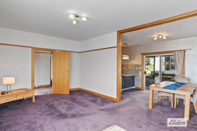 House For Sale - TAS - Ulverstone - 7315 - LOW MAINTENANCE FAMILY HOME WITH STUNNING VIEWS  (Image 2)