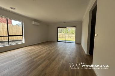 House For Lease - VIC - Lucknow - 3875 - Spacious Family Living with Multiple Living Areas  (Image 2)