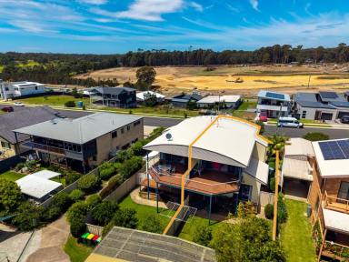 Duplex/Semi-detached For Sale - NSW - Bermagui - 2546 - ELEVATED COASTAL LIVING WITH VIEWS TO MONTAGUE ISLAND  (Image 2)